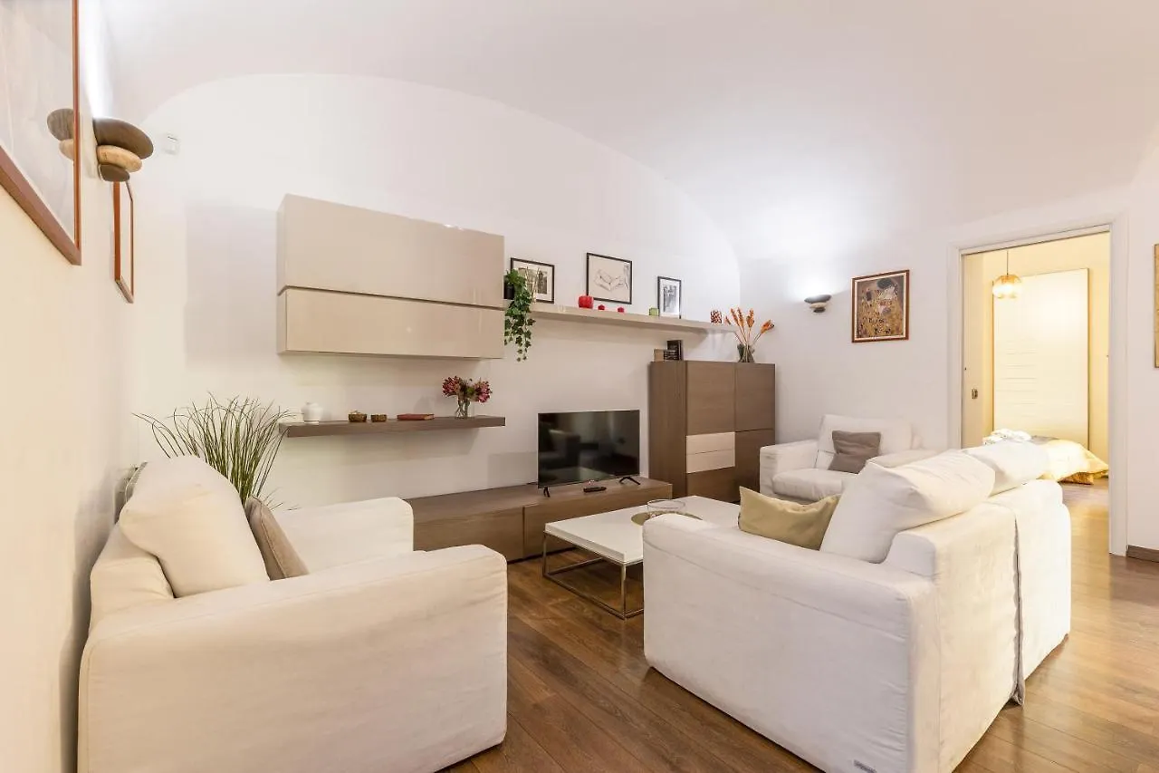 Rome As You Feel - Santamaura Vatican Apartment