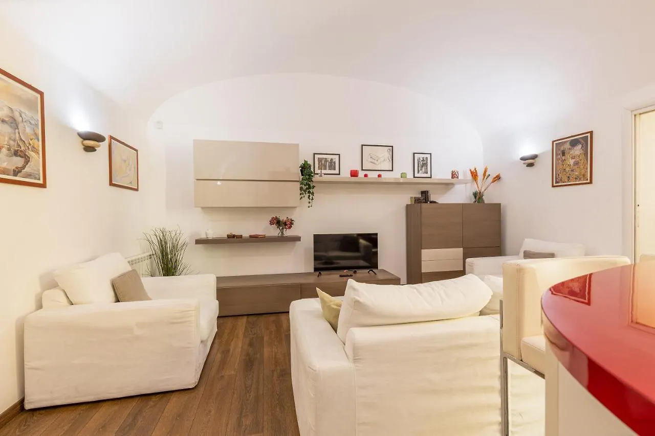 Rome As You Feel - Santamaura Vatican Apartment